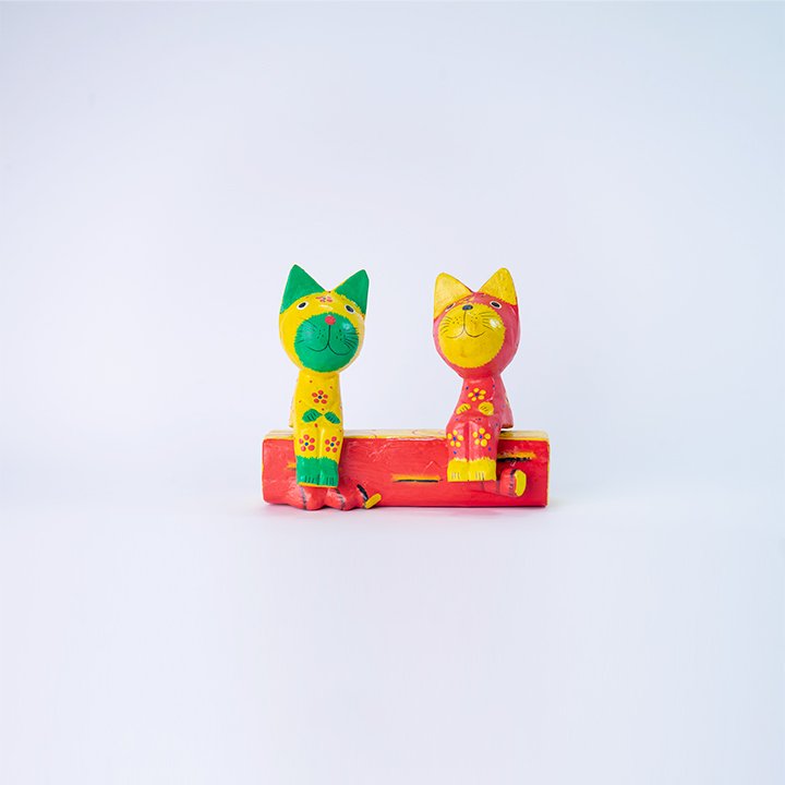 276 KUCING DUDUK DI KAYU KODE 90 3